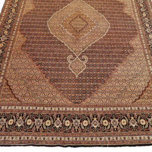 Tabriz hand-woven carpet with fish pattern, 40 rows (250x340 cm).
