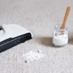 چرا لکه‌های فرش ایجاد میشوند و آیا می‌توان آن‌ها را از بین برد؟